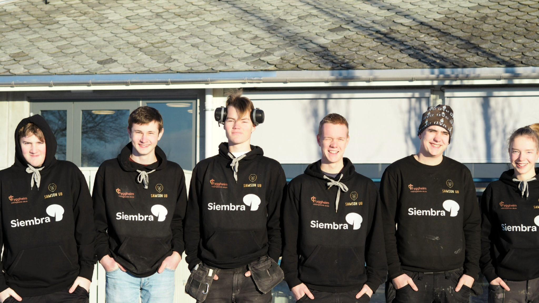 Gjengen i ungdomsbedriften Samson vil gi litt av overskuddet sitt til Siembra