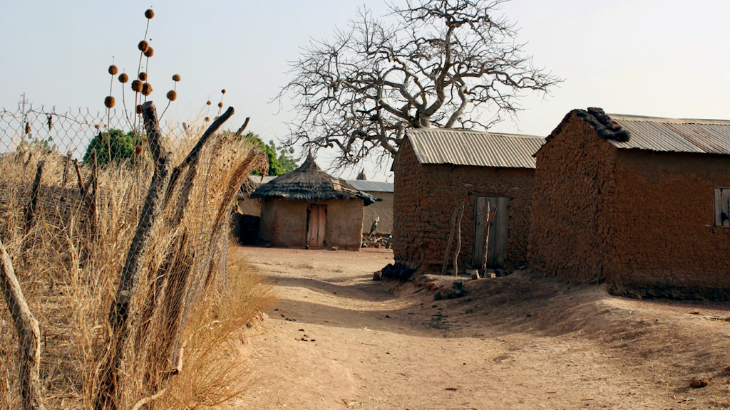 Samtaler, spontanbesøk, Jesus-film og skorpionar