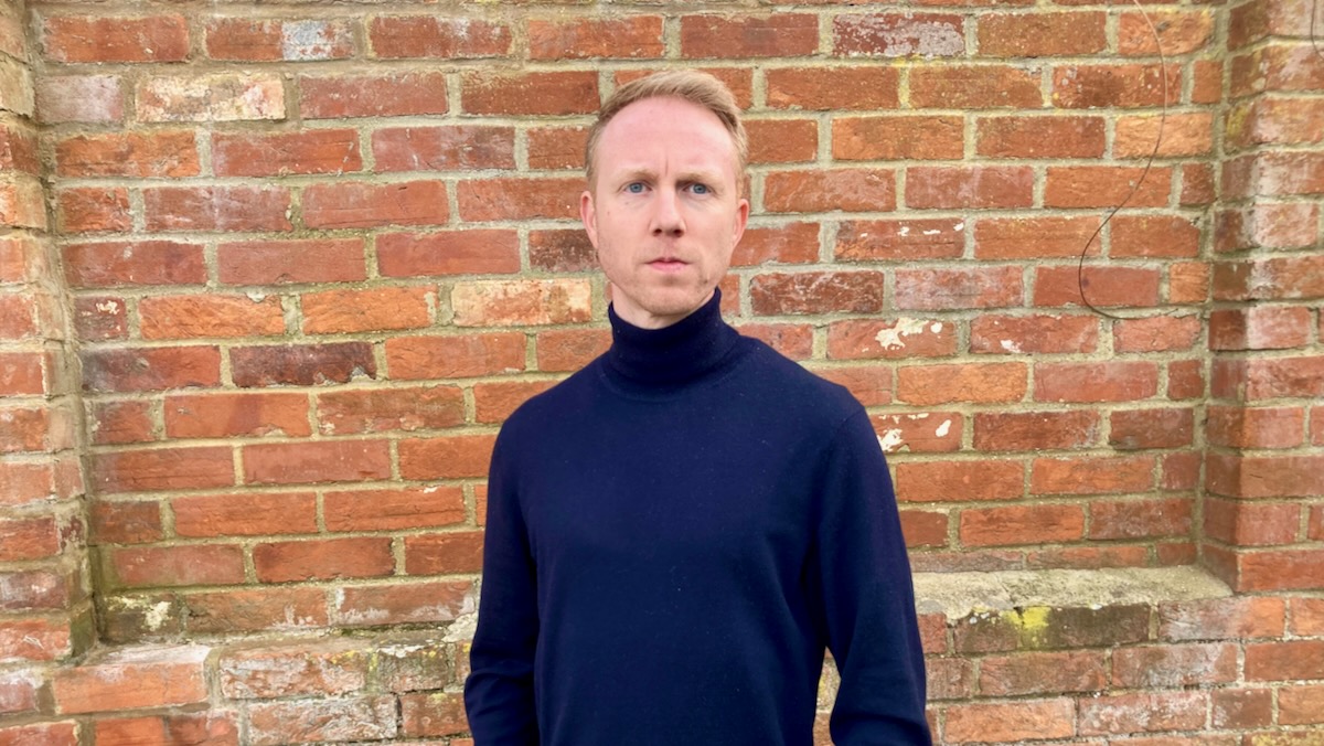 /APRILSNARR/: Forsvarer at iTro.no har publisert opptil 27 AI-produserte vitnesbyrd det siste året